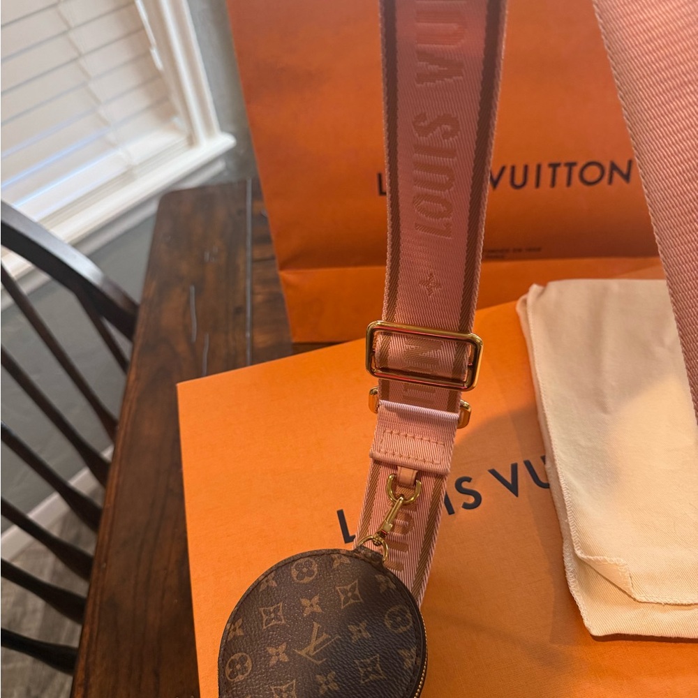 Louis Vuitton Multi Pochette Accessoires Crossbody - Picture 13 of 16